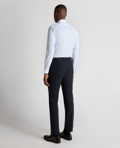 Man wearing a grey Slim Fit Cotton-Stretch Shirt