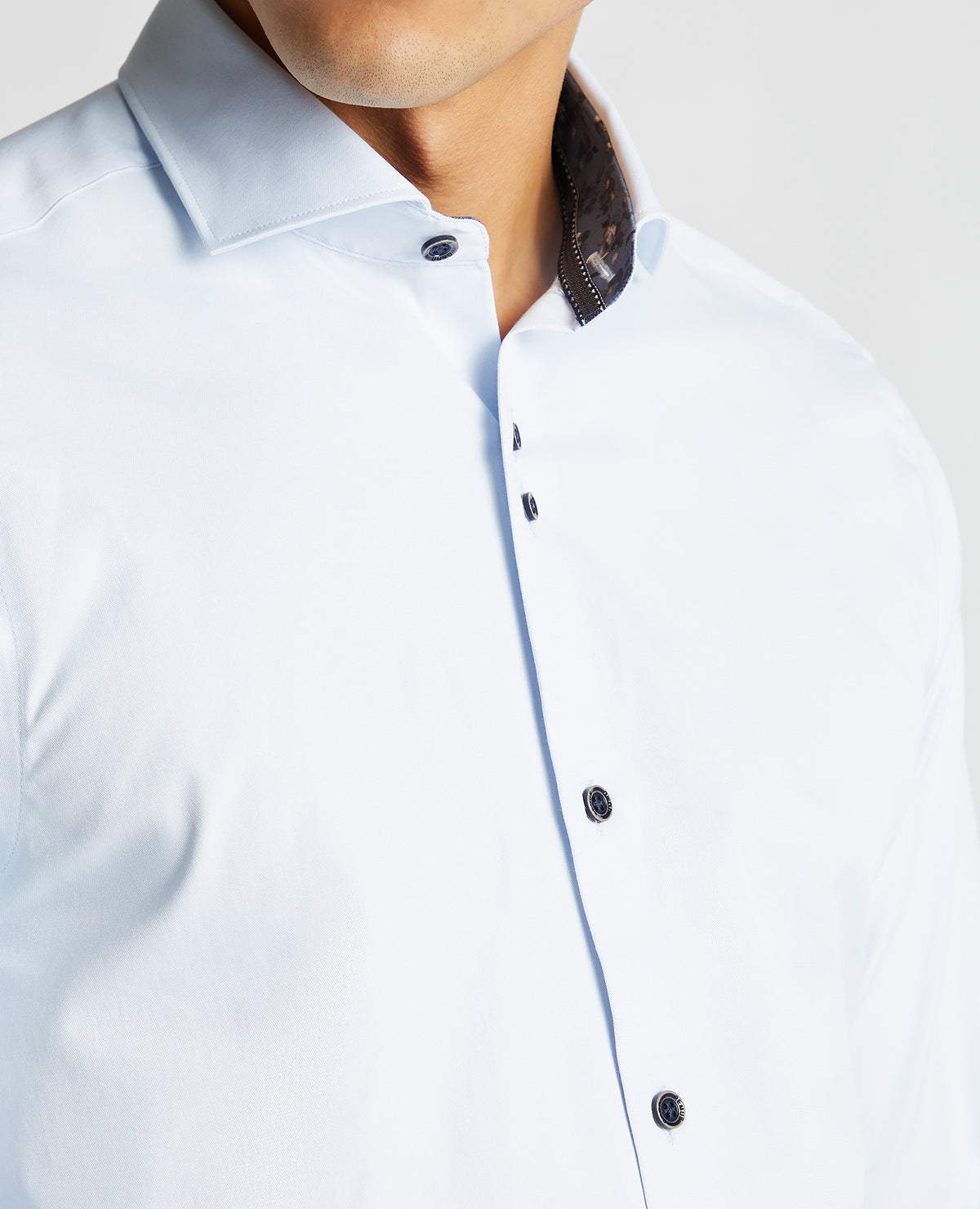 Man wearing a blue Tapered Fit Cotton-Blend Stretch Shirt