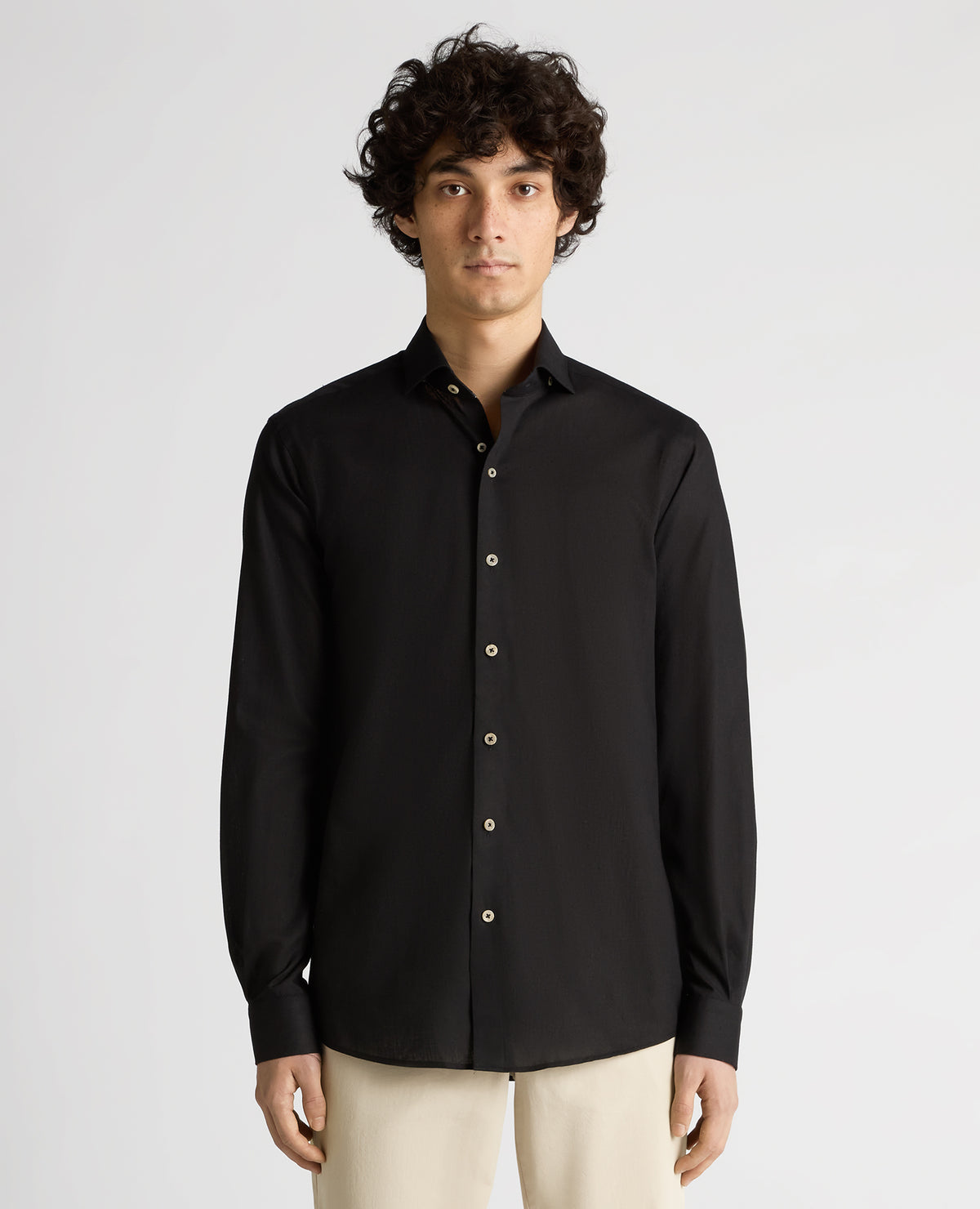 Man wearing a black Tapered Fit Cotton-Linen Blend Shirt
