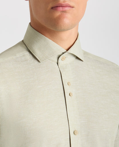 Man wearing a green Tapered Fit Cotton-Linen Blend Shirt