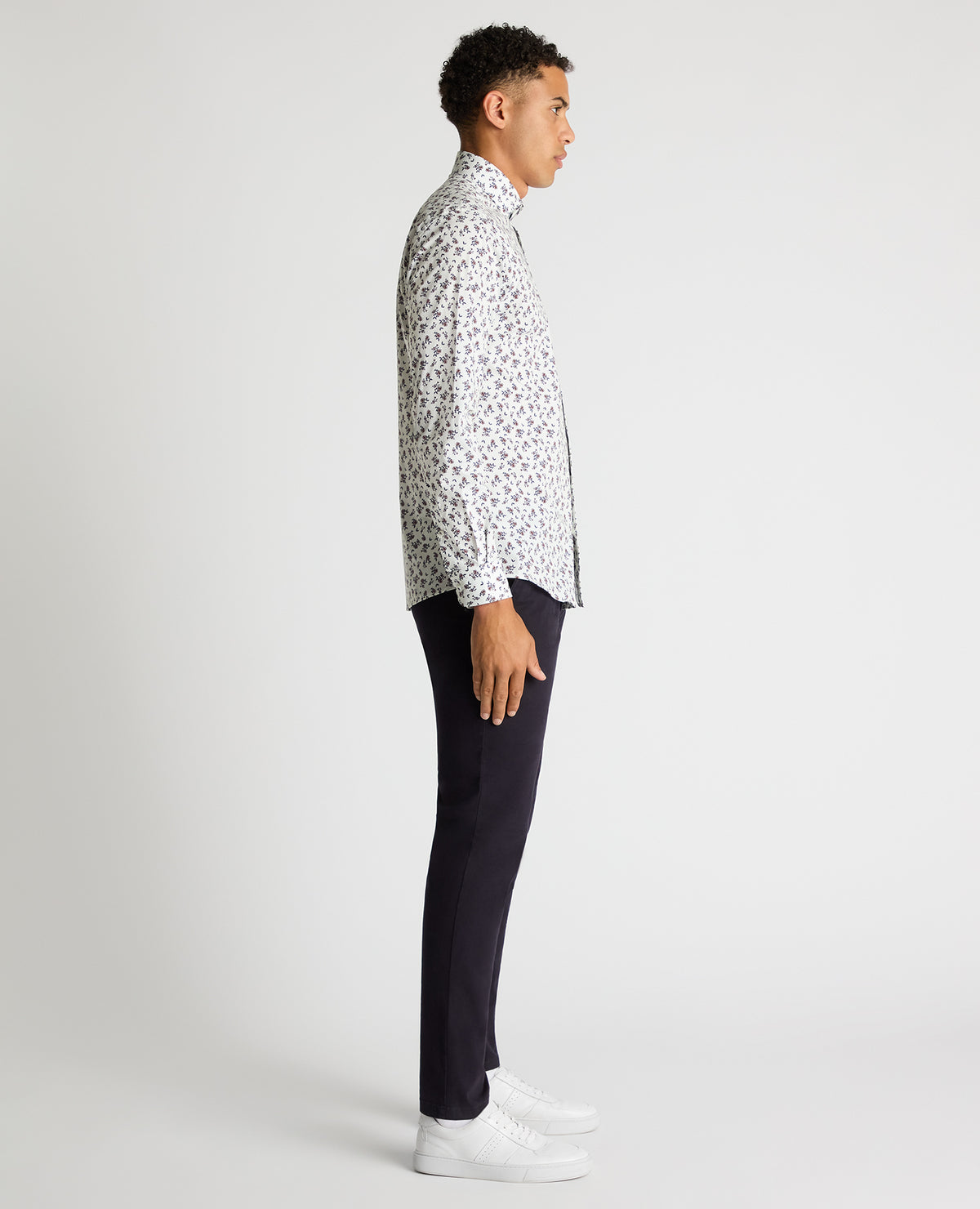 Man wearing a navy Tapered Fit Floral Cotton-Stretch Shirt
