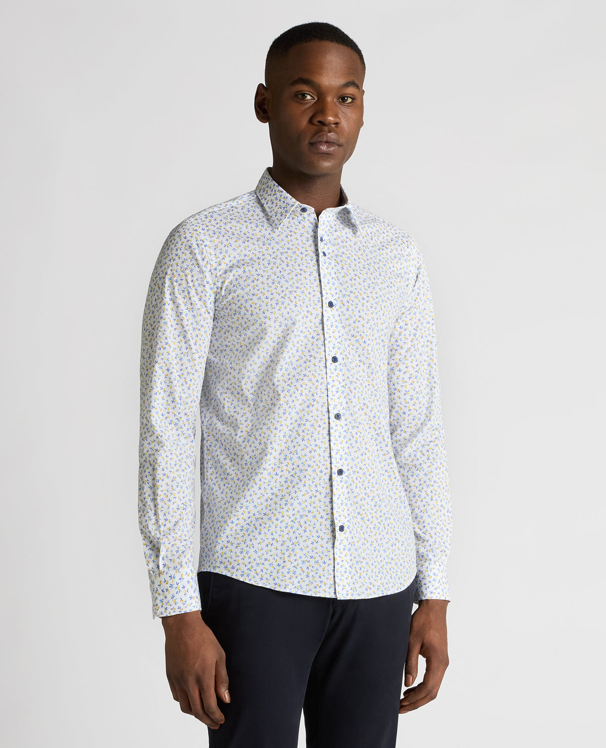 Man wearing a blue Regular Fit Print Cotton-Stretch Shirt