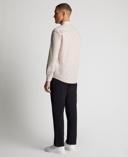 Man wearing a sand Regular Fit Print Cotton-Stretch Shirt