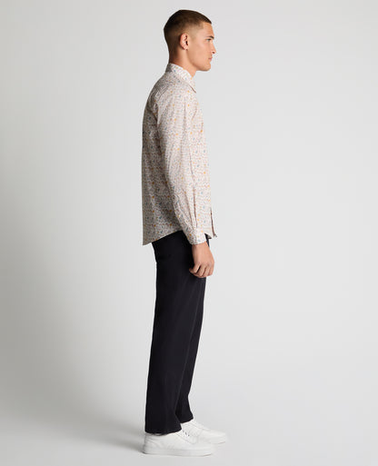 Man wearing a sand Regular Fit Print Cotton-Stretch Shirt
