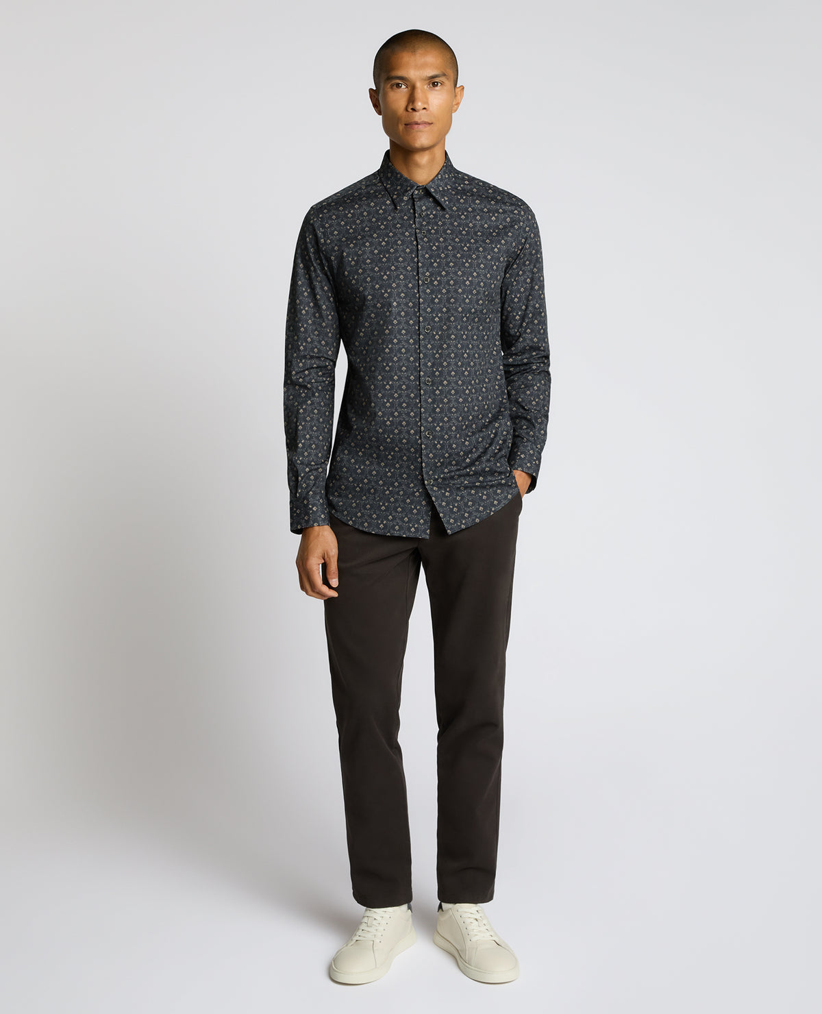 Man wearing a black Regular Fit Print Cotton Stretch Shirt