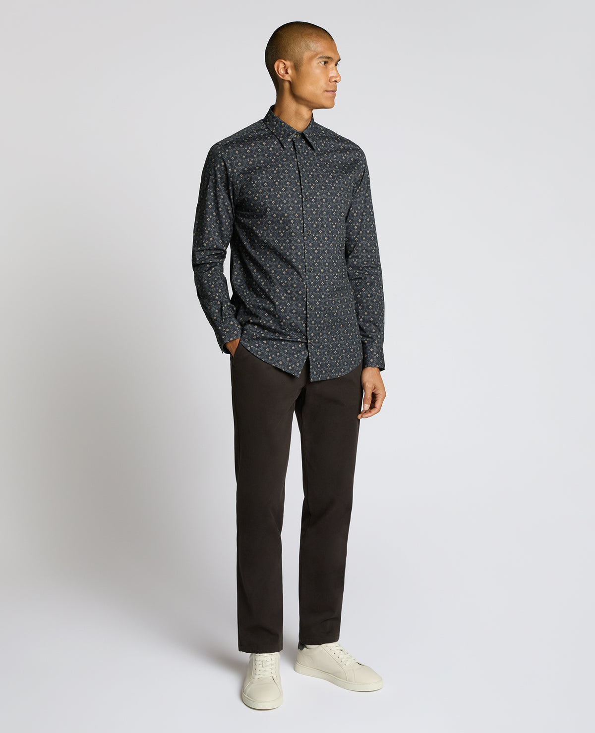 Man wearing a black Regular Fit Print Cotton Stretch Shirt
