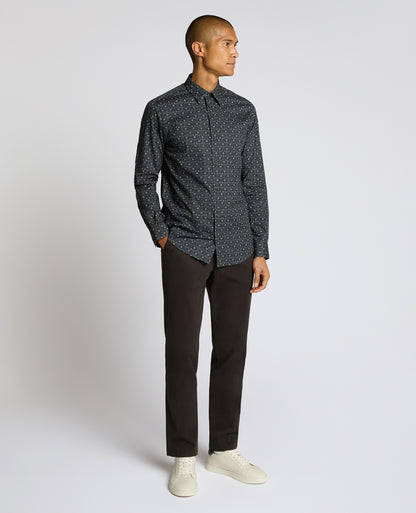 Man wearing a black Regular Fit Print Cotton Stretch Shirt