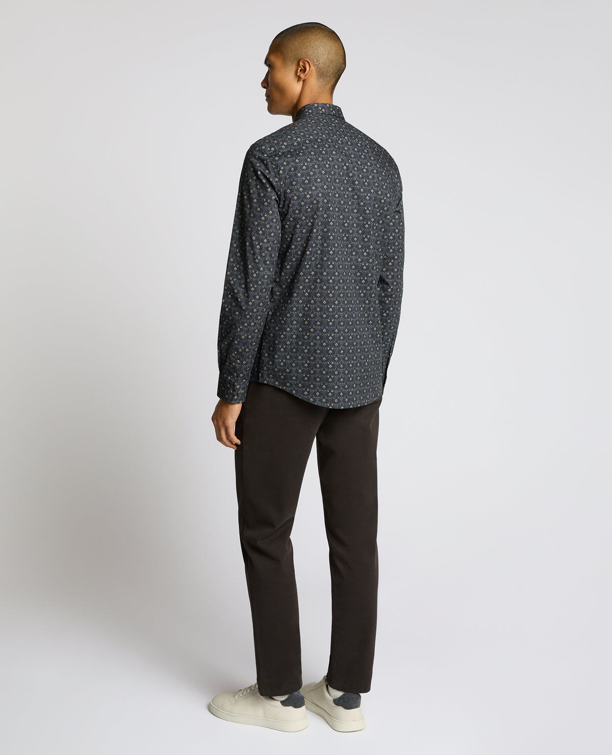 Man wearing a black Regular Fit Print Cotton Stretch Shirt