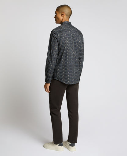 Man wearing a black Regular Fit Print Cotton Stretch Shirt