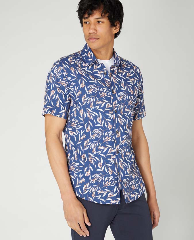 Tapered Fit Print Short Sleeve Shirt