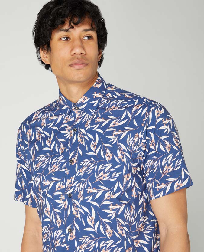 Tapered Fit Print Short Sleeve Shirt