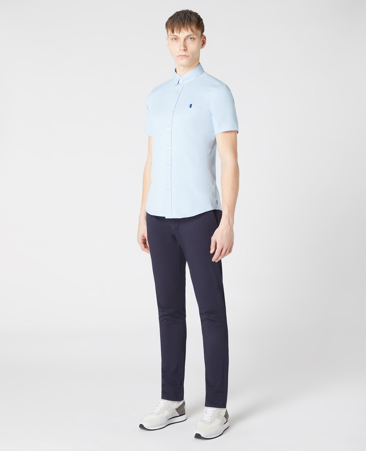 Man wearing a blue Slim Fit Cotton Stretch Shirt