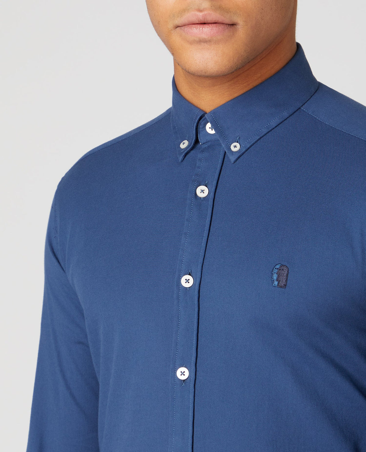 Man wearing a blue Slim Fit Cotton Stretch Shirt