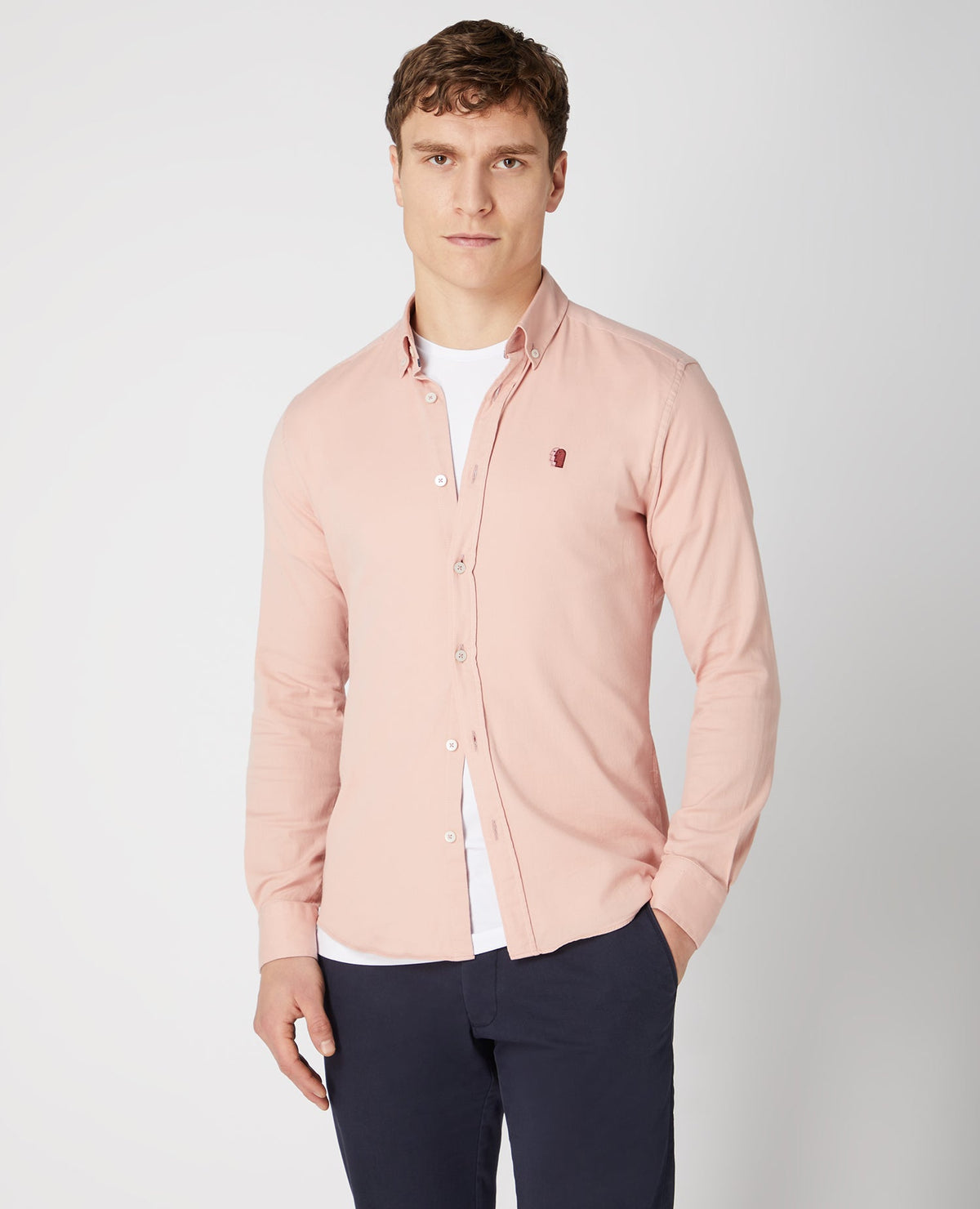 Man wearing a pink Slim Fit Cotton Stretch Shirt