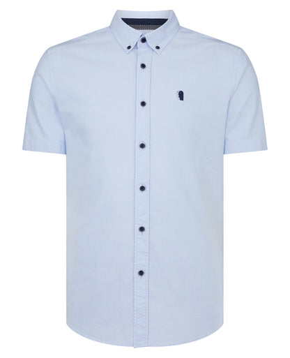 Man wearing a blue Slim Fit Oxford Cotton Short Sleeve Shirt