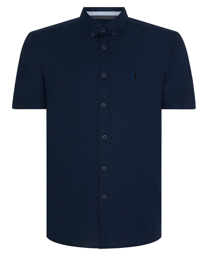 Man wearing a navy Slim Fit Oxford Cotton Short Sleeve Shirt