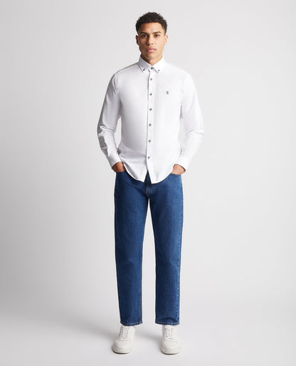 Man wearing a white Tapered Fit Oxford Cotton Shirt