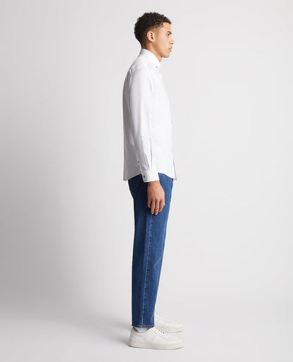 Man wearing a white Tapered Fit Oxford Cotton Shirt
