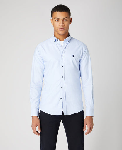 Man wearing a blue Tapered Fit Oxford Cotton Shirt
