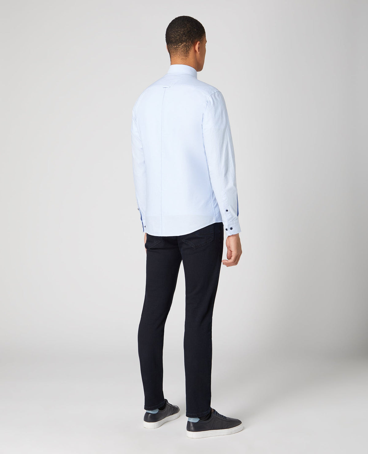 Man wearing a blue Tapered Fit Oxford Cotton Shirt