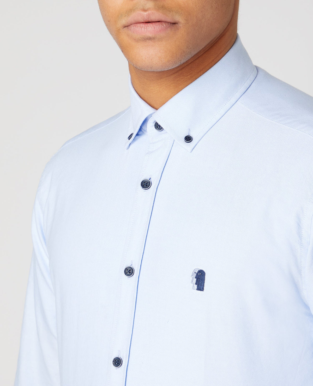 Man wearing a blue Tapered Fit Oxford Cotton Shirt