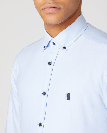 Man wearing a blue Tapered Fit Oxford Cotton Shirt
