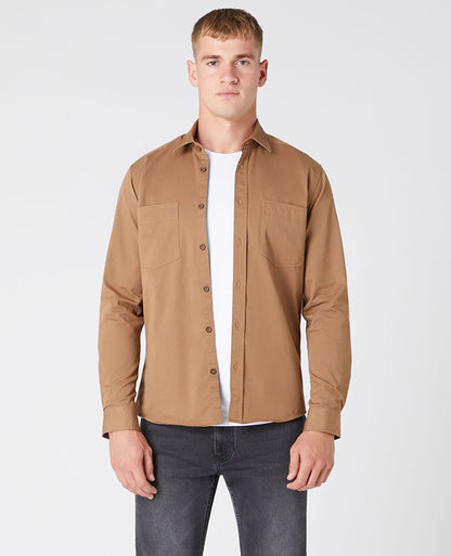 Man wearing a brown Regular Fit Cotton-Stretch Overshirt