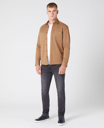 Man wearing a brown Regular Fit Cotton-Stretch Overshirt