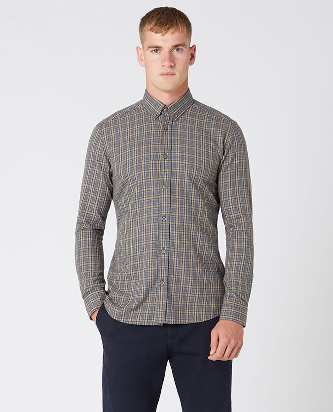Man wearing a grey Slim Fit Cotton Checked Shirt