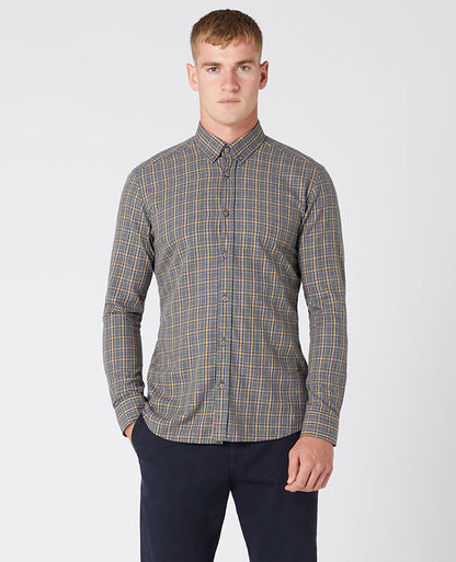 Man wearing a grey Slim Fit Cotton Checked Shirt