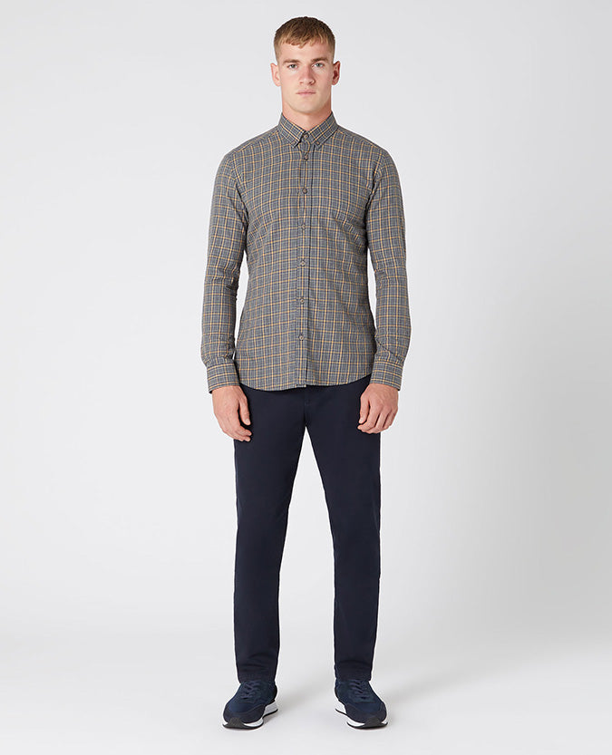 Man wearing a grey Slim Fit Cotton Checked Shirt