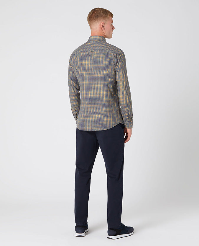 Man wearing a grey Slim Fit Cotton Checked Shirt
