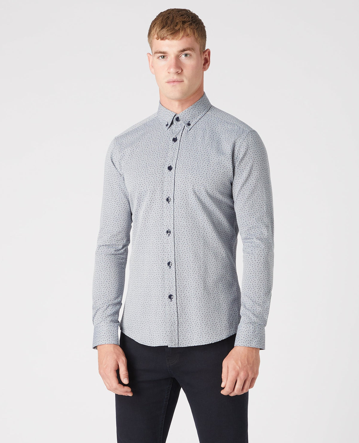 Man wearing a blue Slim Fit Print Cotton Shirt