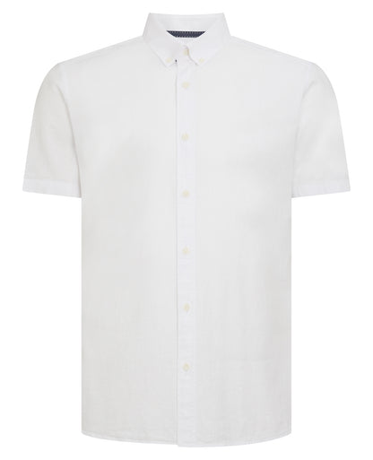 Man wearing a White casual shirt