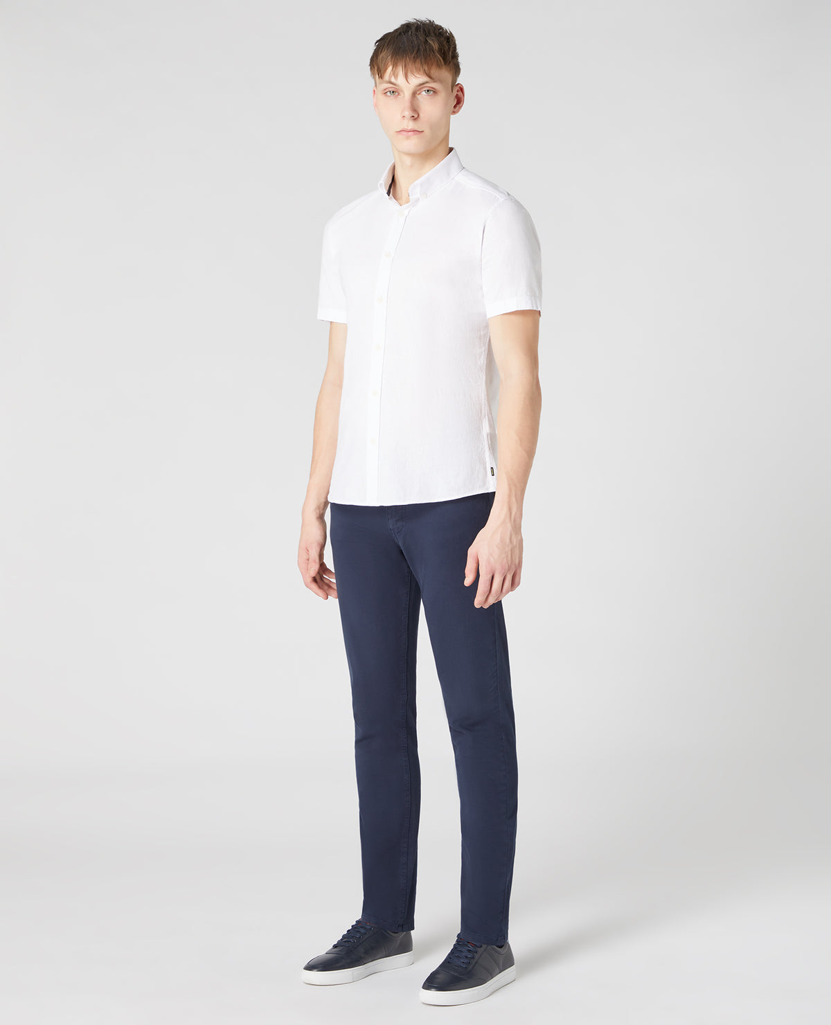 Man wearing a White casual shirt