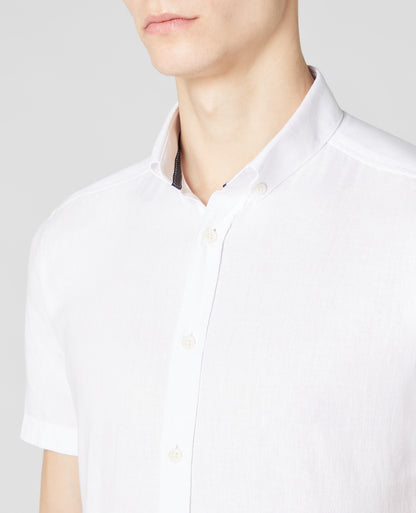 Man wearing a White casual shirt