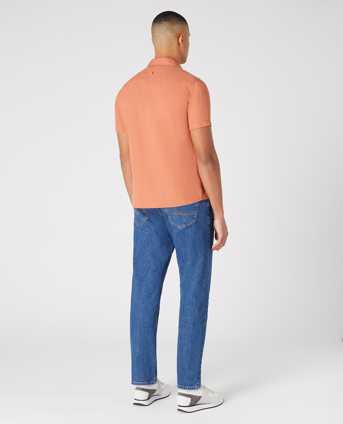 Man wearing a orange Tapered Fit Linen-Blend Short Sleeve Shirt