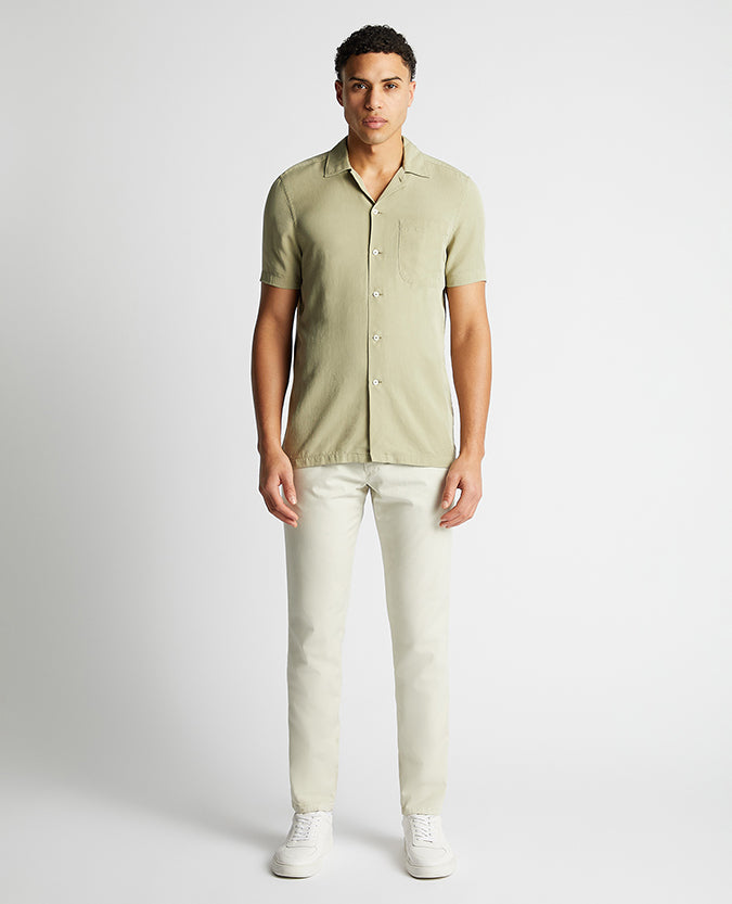 Man wearing a green Tapered Fit Short Sleeve Tencel Shirt