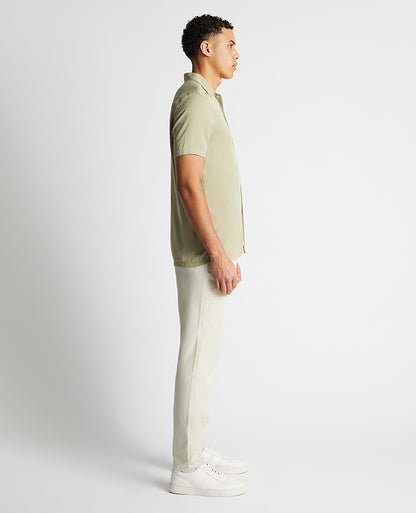 Man wearing a green Tapered Fit Short Sleeve Tencel Shirt