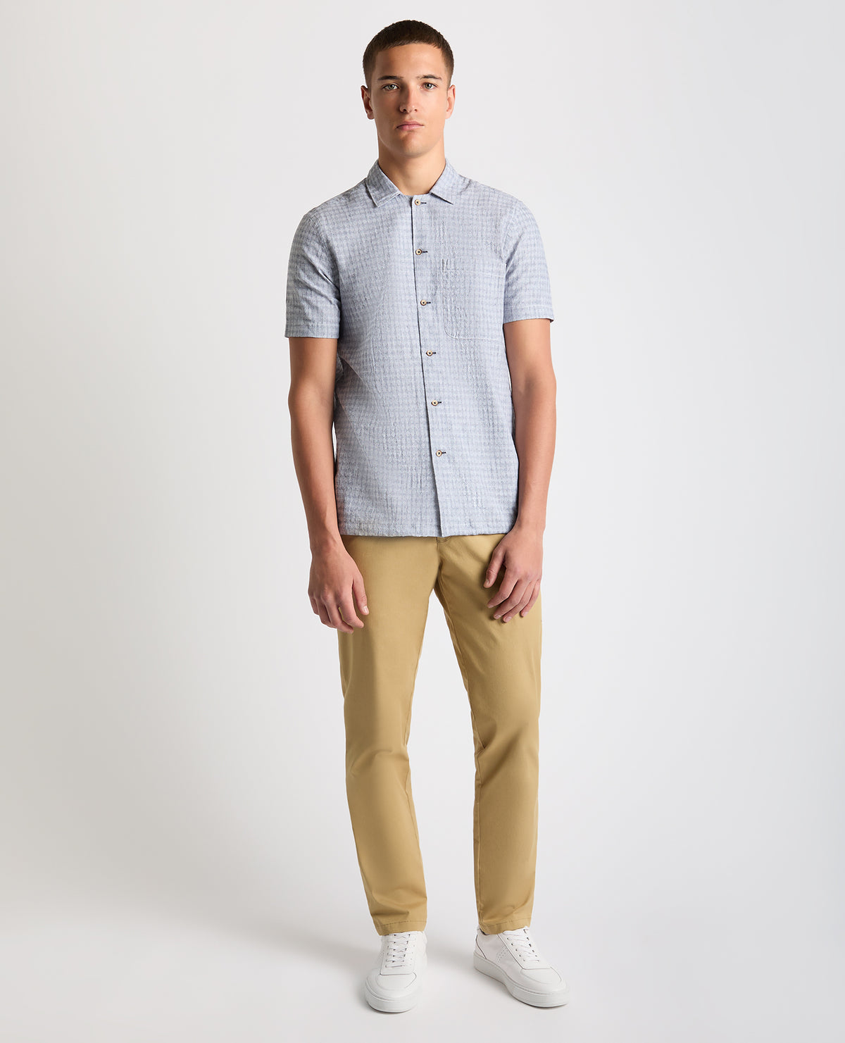 Man wearing a blue Tapered Fit Cotton-Linen Short Sleeve Shirt