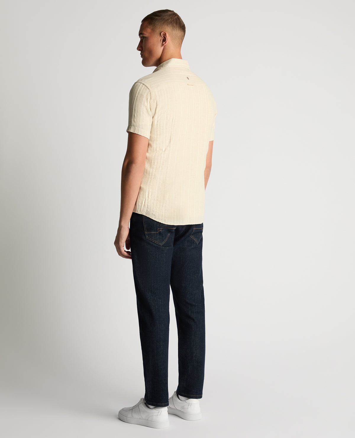 Man wearing a sand Slim Fit Striped Organic Cotton-Linen Shirt