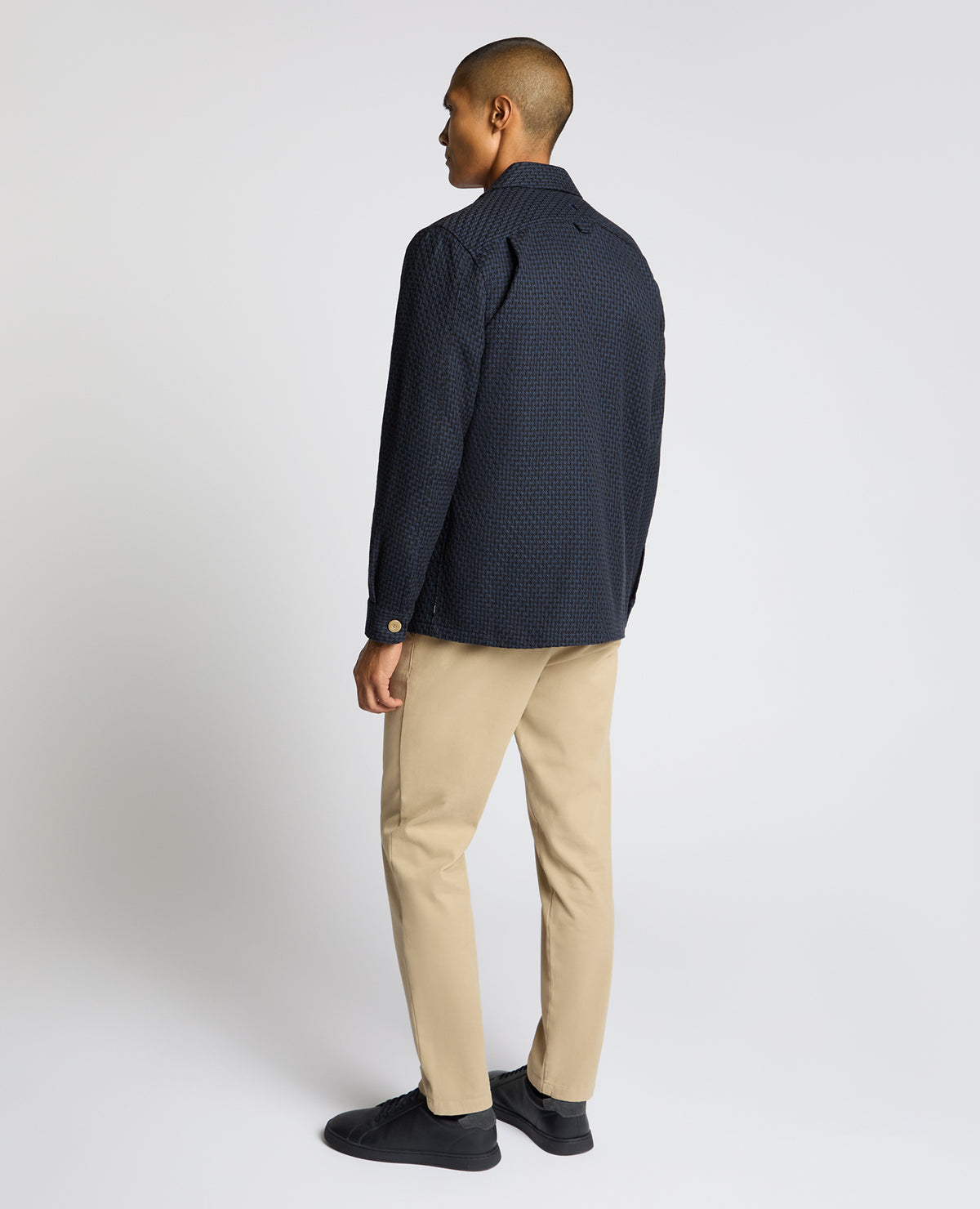 Man wearing a navy Regular Fit Chevron Print Shacket