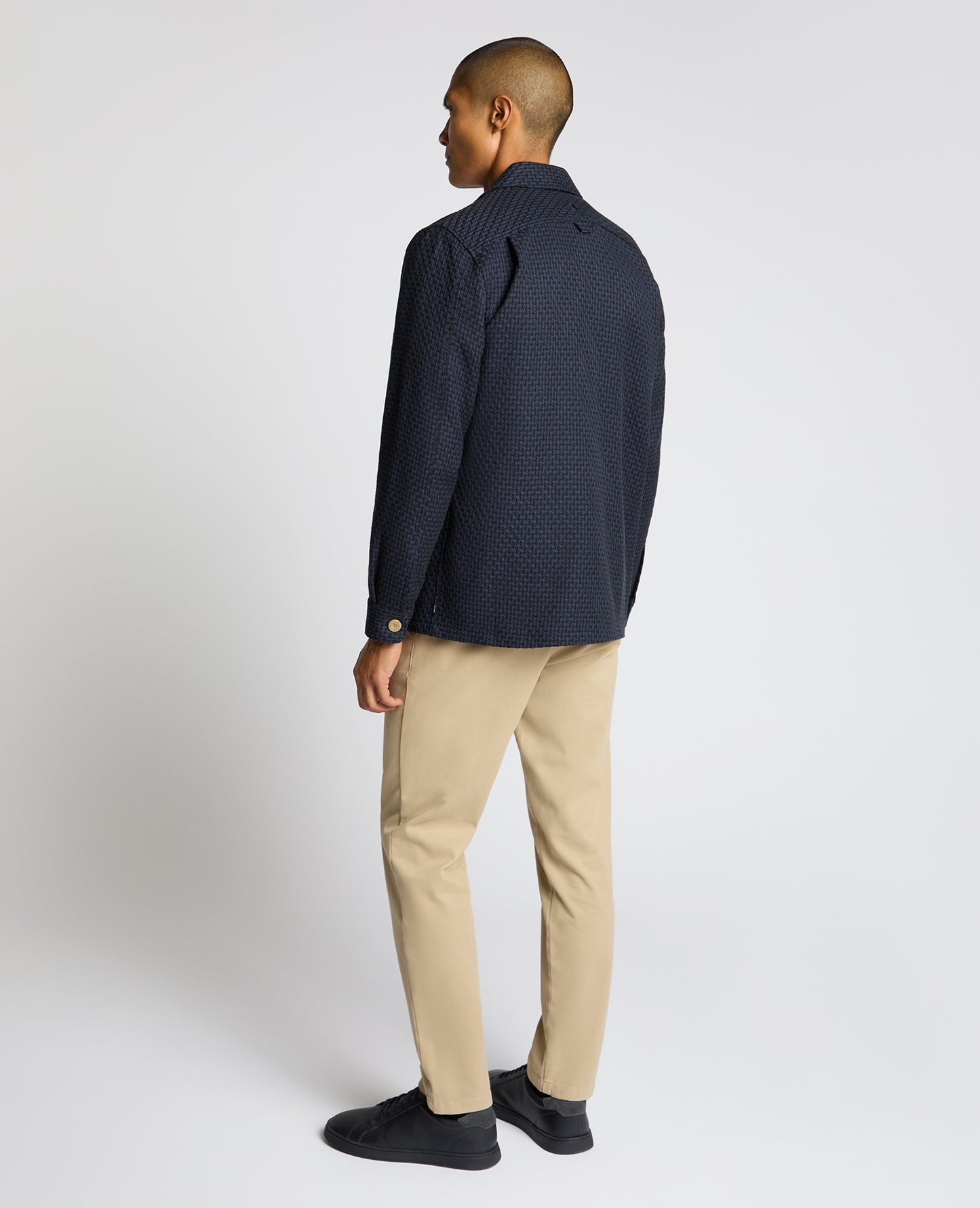 Man wearing a navy Regular Fit Chevron Print Shacket