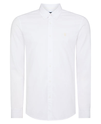 Man wearing a white Slim Fit Cotton-Stretch Shirt