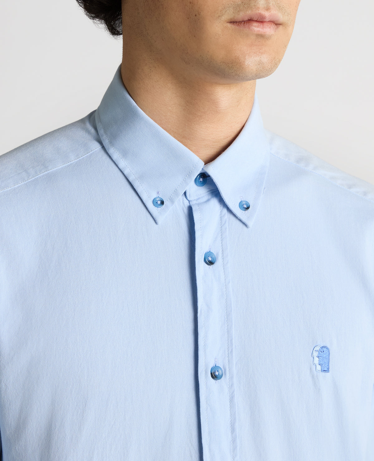 Man wearing a blue Slim Fit Cotton Oxford Shirt