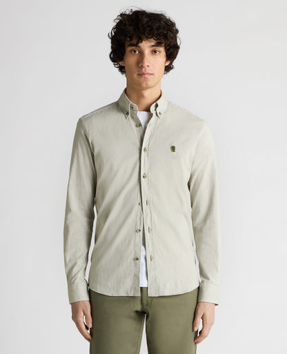 Man wearing a green Slim Fit Cotton Oxford Shirt