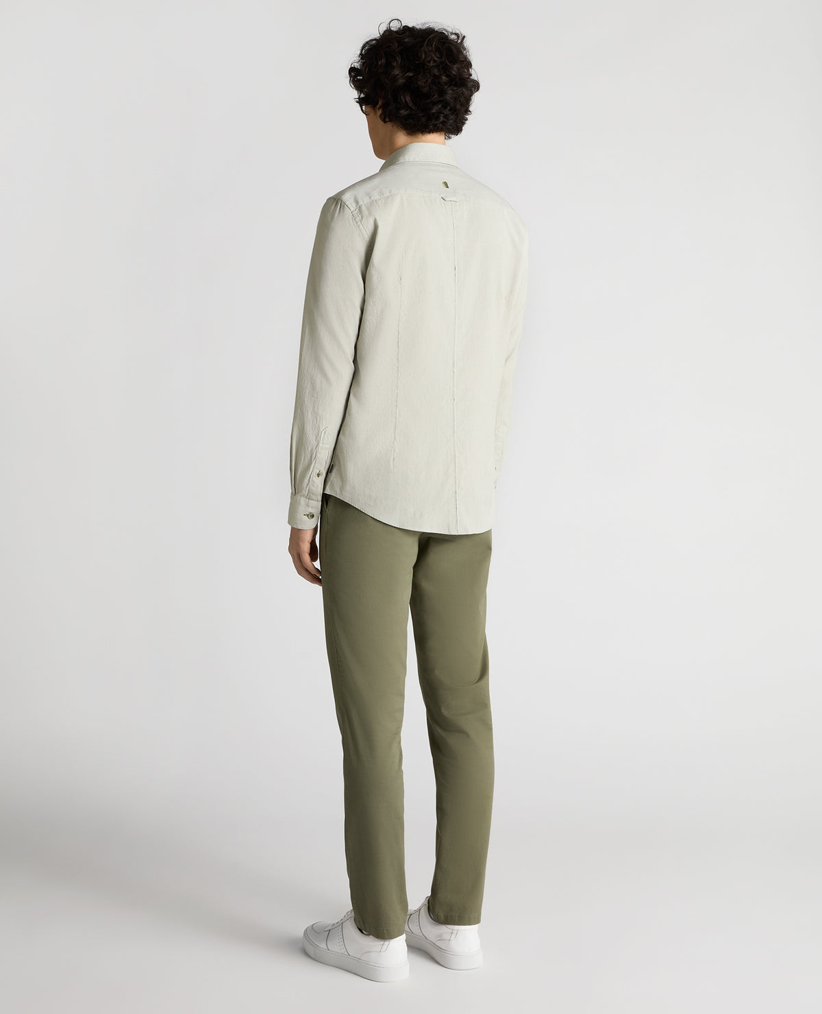 Man wearing a green Slim Fit Cotton Oxford Shirt