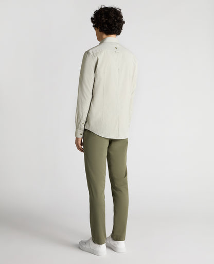 Man wearing a green Slim Fit Cotton Oxford Shirt