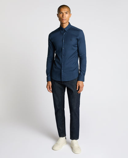 Man wearing a navy Slim Fit Cotton-Stretch Shirt