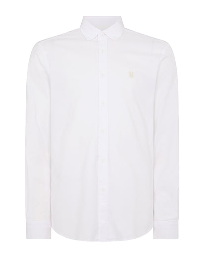 Man wearing a white Tapered Fit Oxford Cotton Shirt